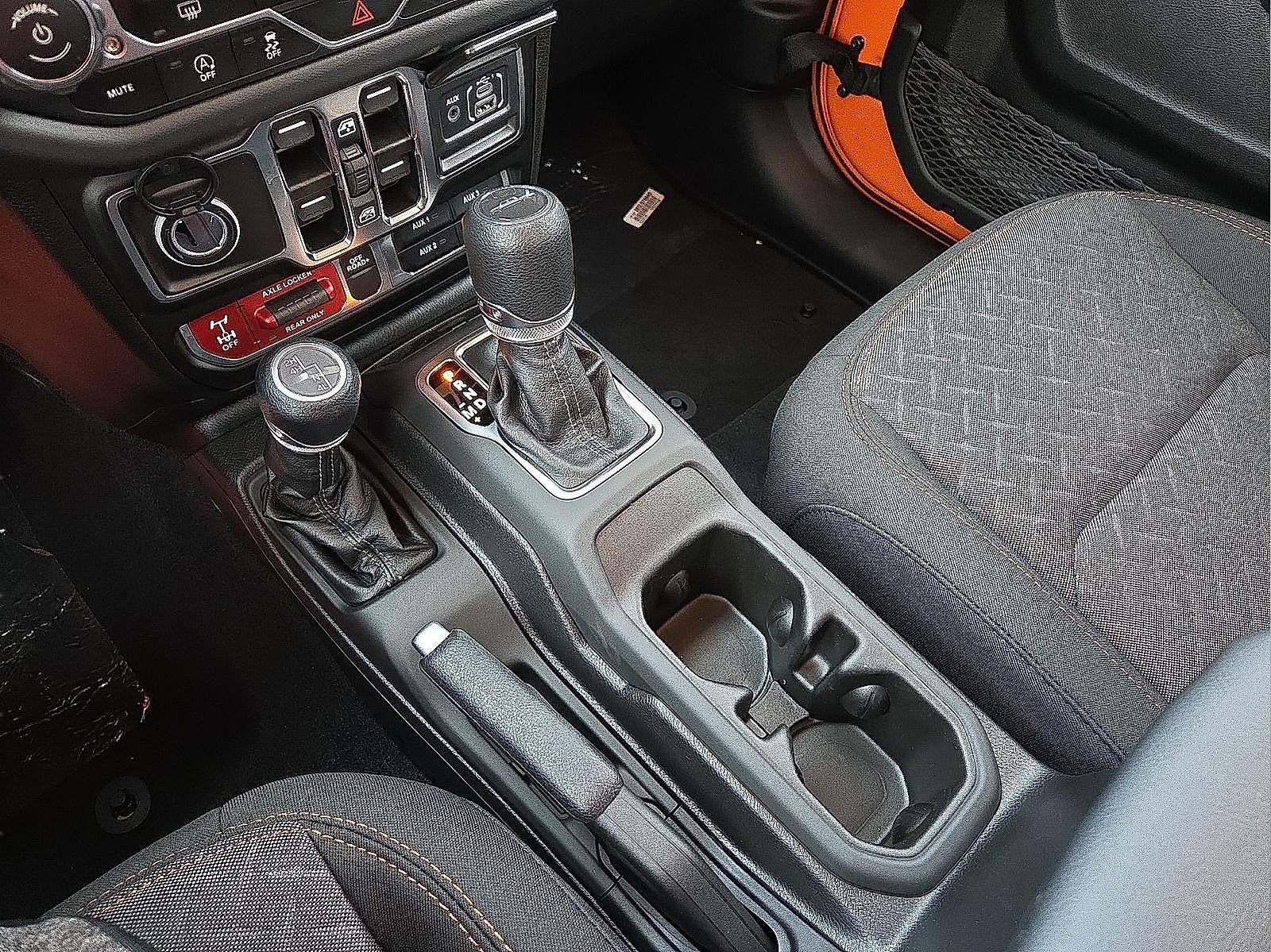 2025 Jeep Gladiator GLADIATOR MOJAVE 4X4