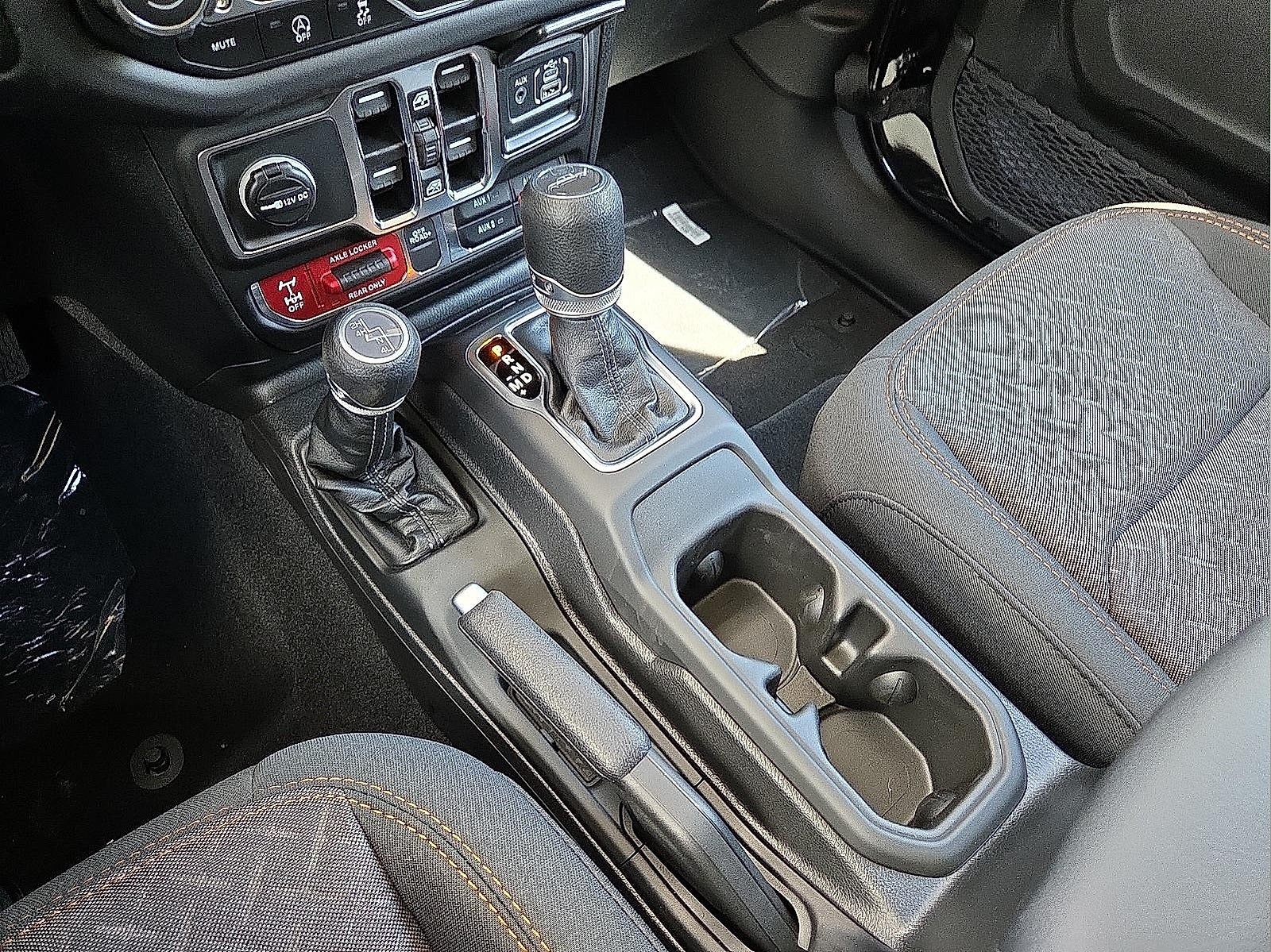 2025 Jeep Gladiator GLADIATOR MOJAVE 4X4