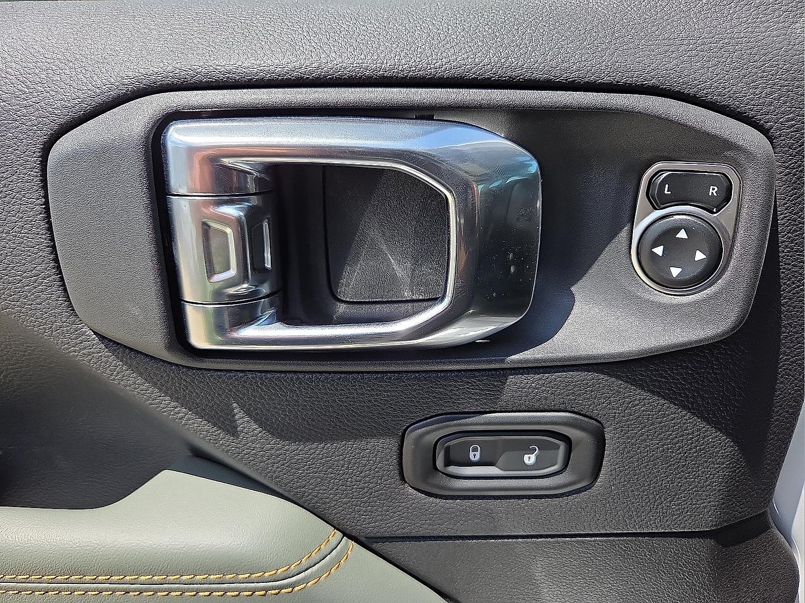 2025 Jeep Gladiator GLADIATOR MOJAVE X 4X4