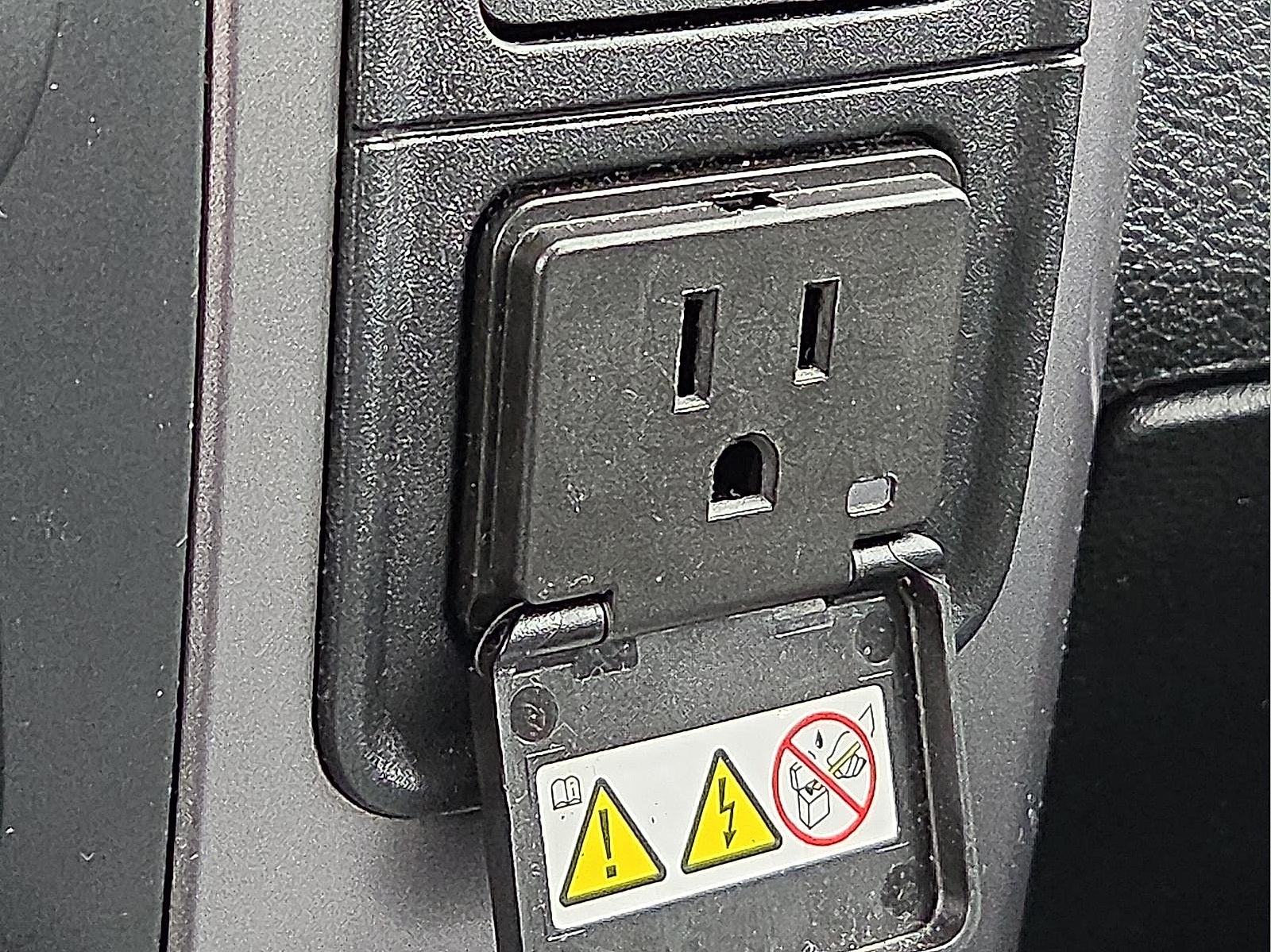 2023 RAM 1500 Classic SLT Crew Cab 4x2 5'7' Box