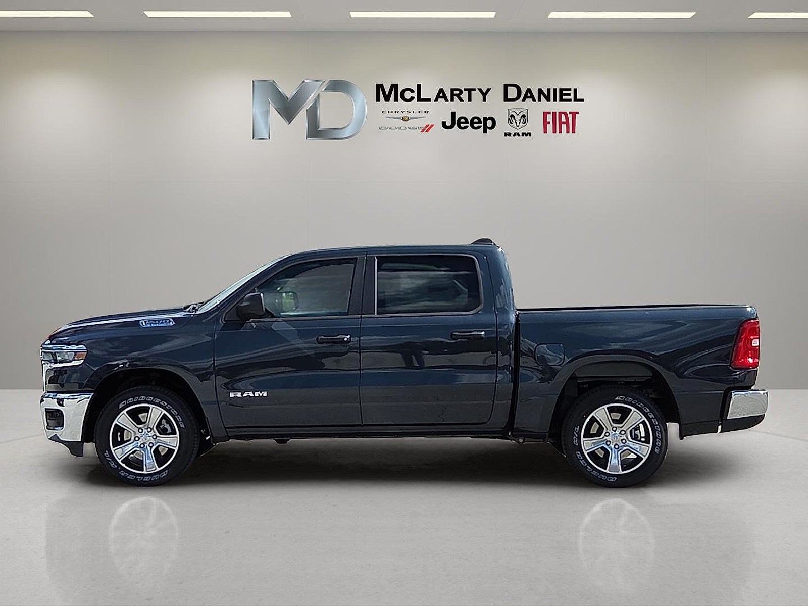 2025 RAM Ram 1500 RAM 1500 TRADESMAN CREW CAB 4X4 5'7' BOX