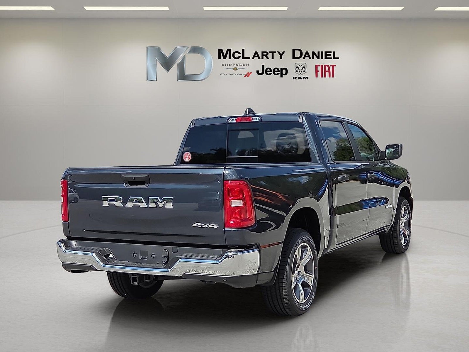 2025 RAM Ram 1500 RAM 1500 TRADESMAN CREW CAB 4X4 5'7' BOX