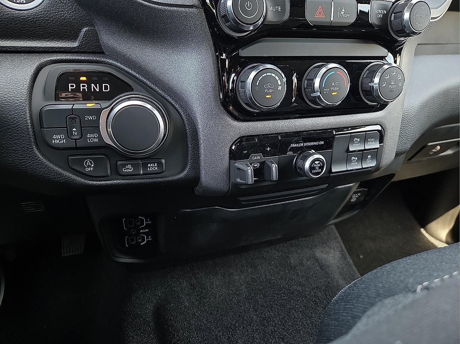 2026 RAM 1500 RAM 1500 WARLOCK CREW CAB 4X4 5'7' BOX