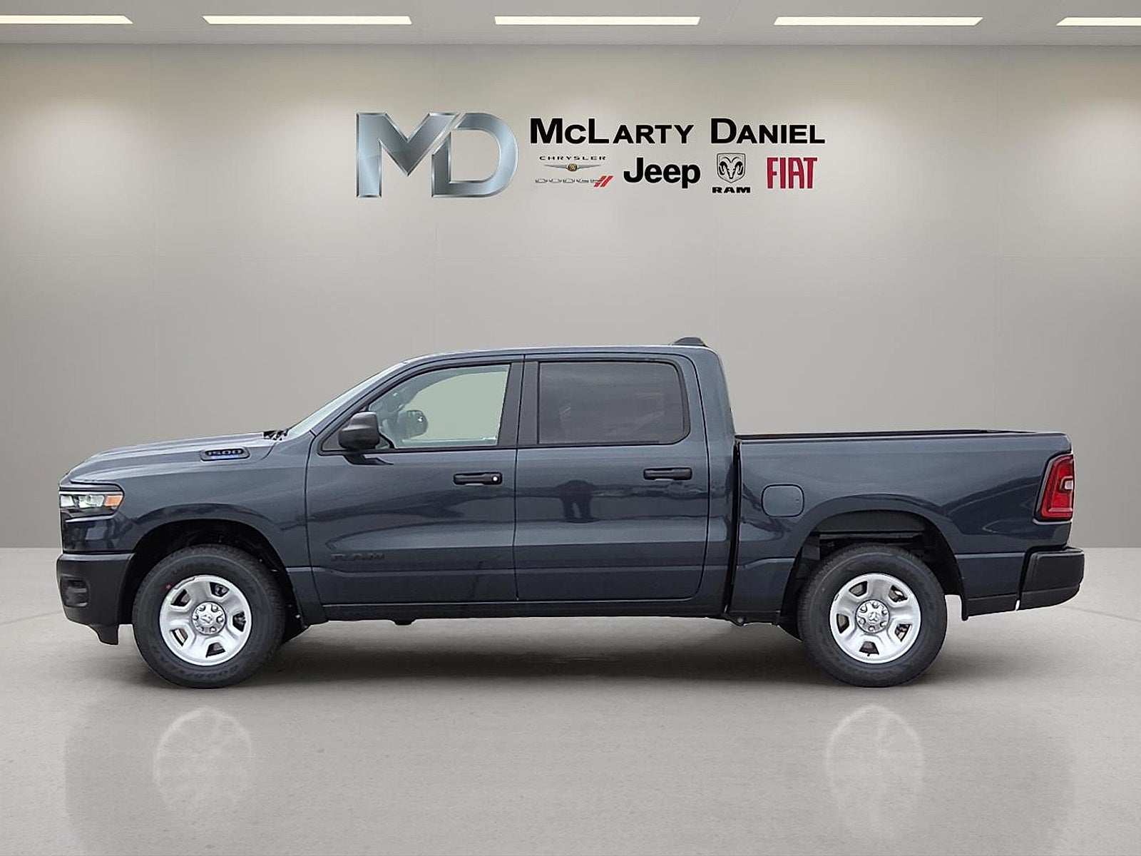 2025 RAM Ram 1500 RAM 1500 TRADESMAN CREW CAB 4X4 5'7' BOX