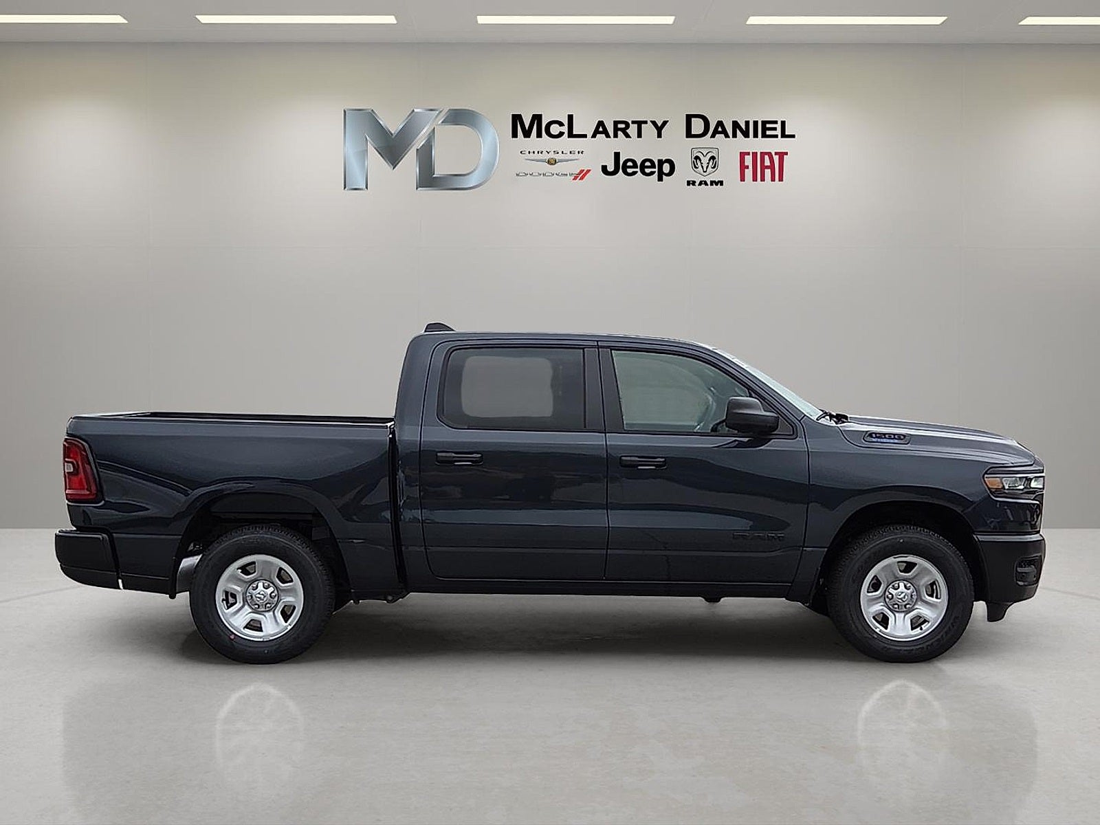 2025 RAM Ram 1500 RAM 1500 TRADESMAN CREW CAB 4X4 5'7' BOX