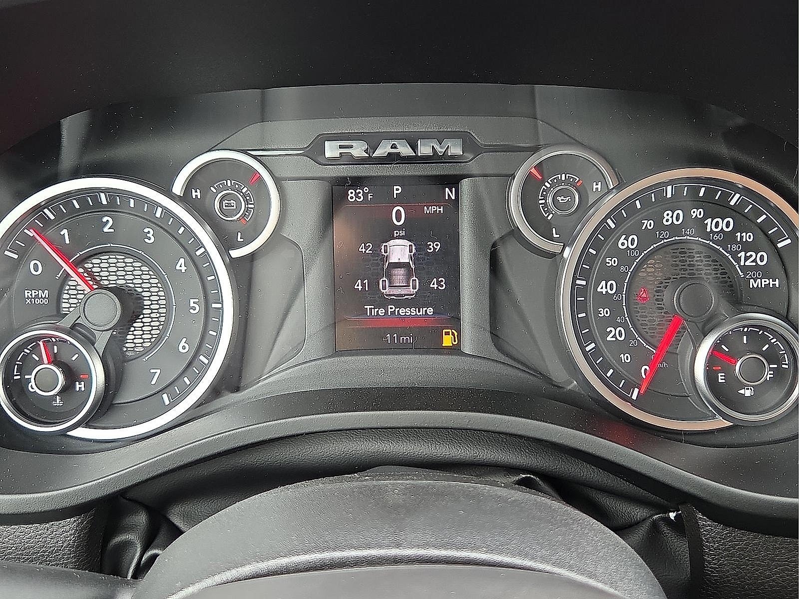 2025 RAM Ram 1500 RAM 1500 TRADESMAN CREW CAB 4X4 5'7' BOX