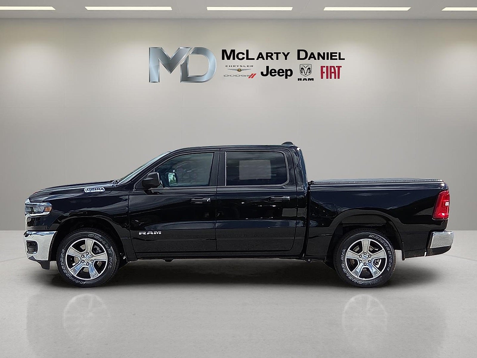 2025 RAM Ram 1500 RAM 1500 TRADESMAN CREW CAB 4X4 5'7' BOX