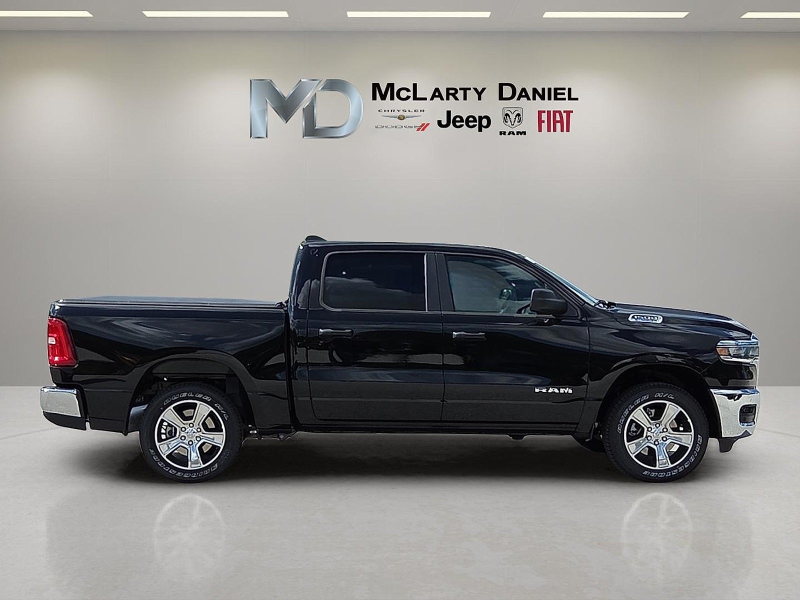 2025 RAM Ram 1500 RAM 1500 TRADESMAN CREW CAB 4X4 5'7' BOX