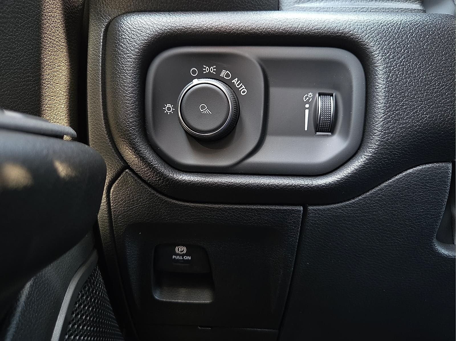 2026 RAM 1500 RAM 1500 TRADESMAN CREW CAB 4X4 5'7' BOX