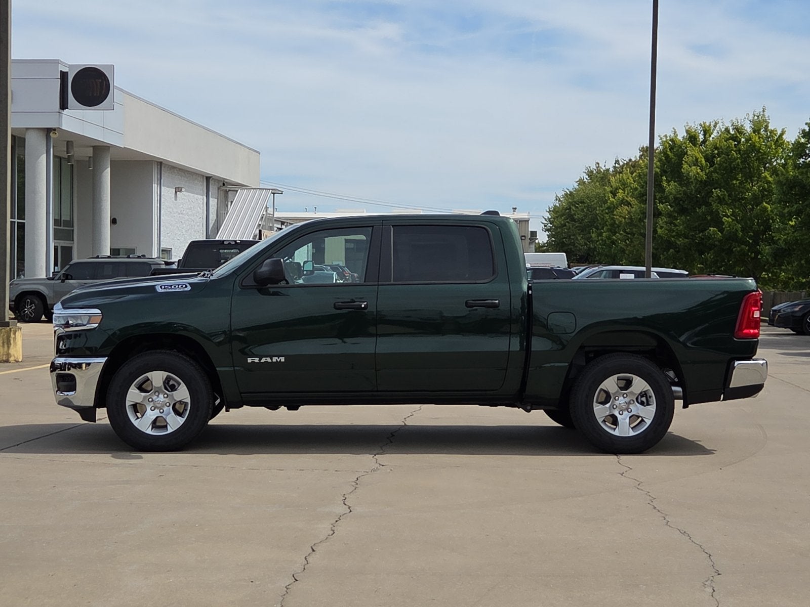 2027 RAM 1500 RAM 1500 TRADESMAN CREW CAB 4X4 5'7' BOX