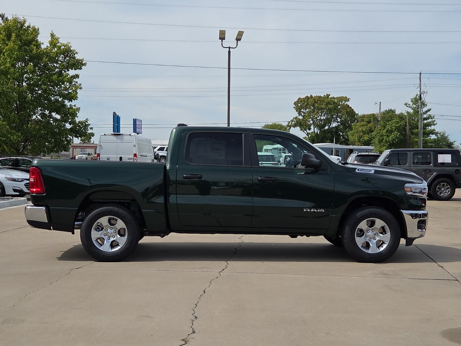 2027 RAM 1500 RAM 1500 TRADESMAN CREW CAB 4X4 5'7' BOX