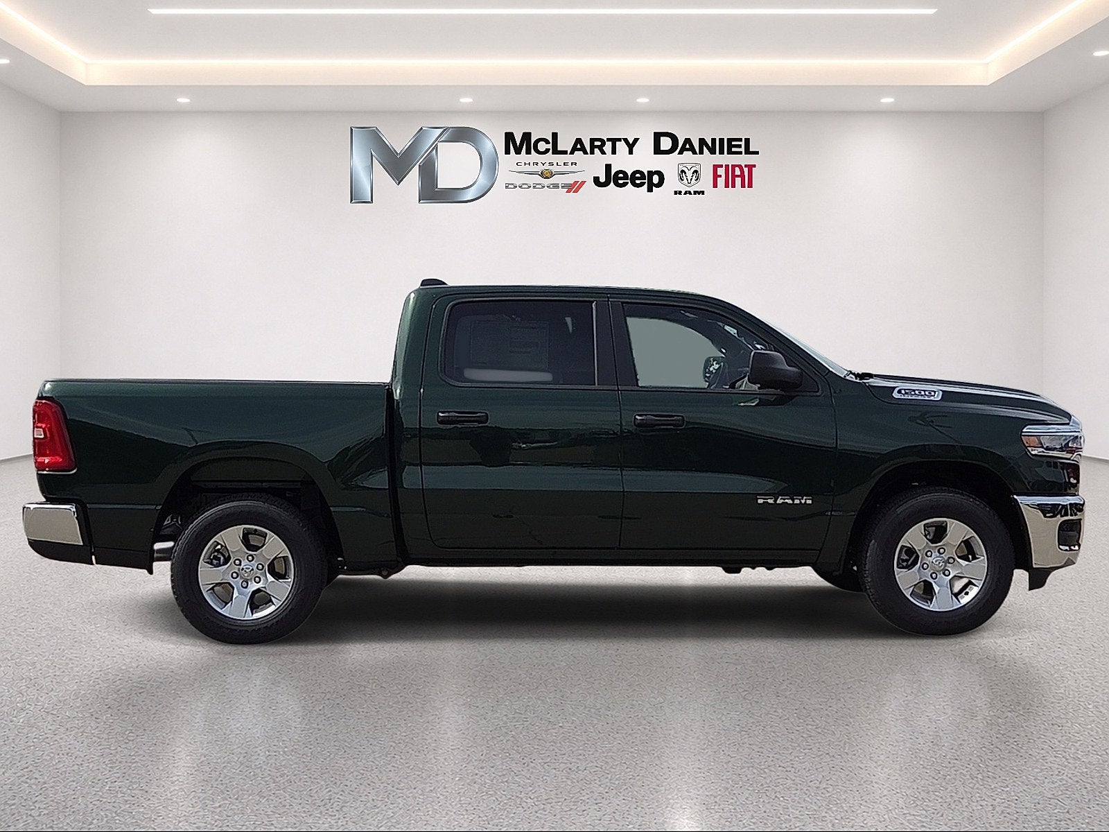 2027 RAM 1500 RAM 1500 TRADESMAN CREW CAB 4X4 5'7' BOX