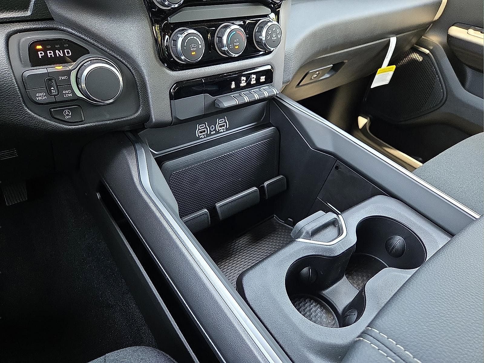 2026 RAM Ram 1500 RAM 1500 EXPRESS CREW CAB 4X4 5'7' BOX