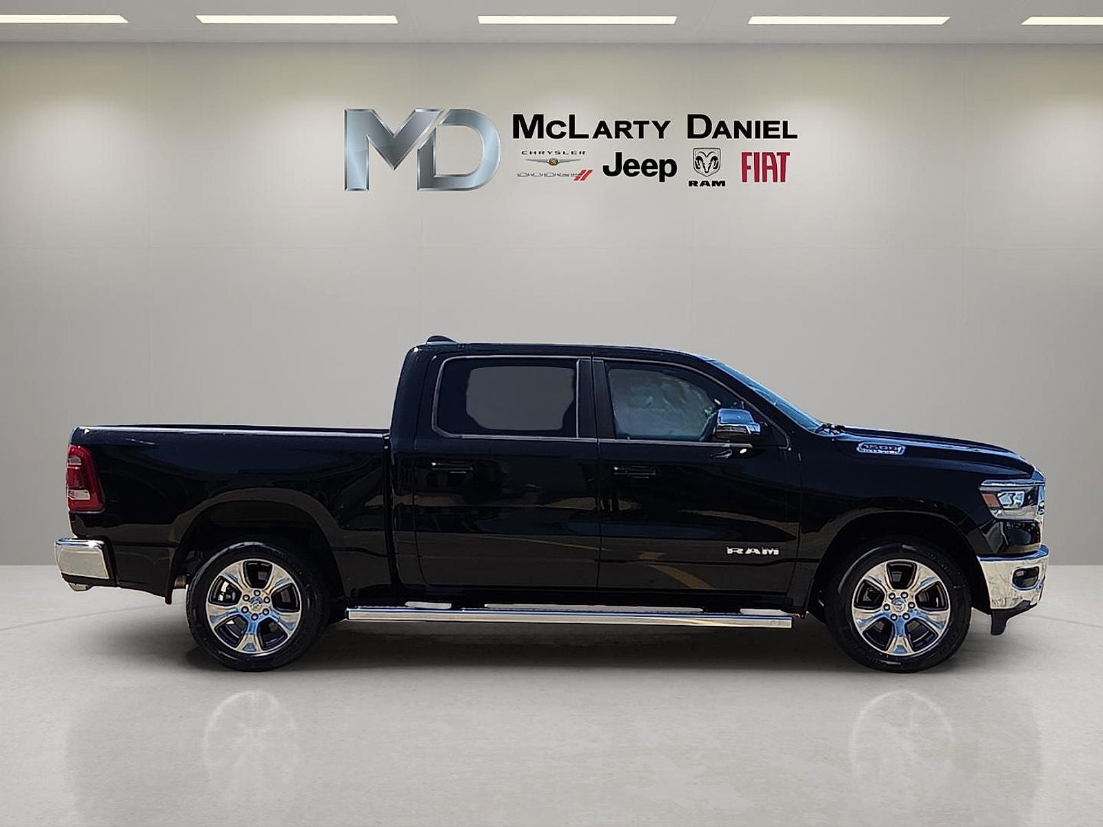 2023 RAM 1500 Laramie Crew Cab 4x4 5'7' Box