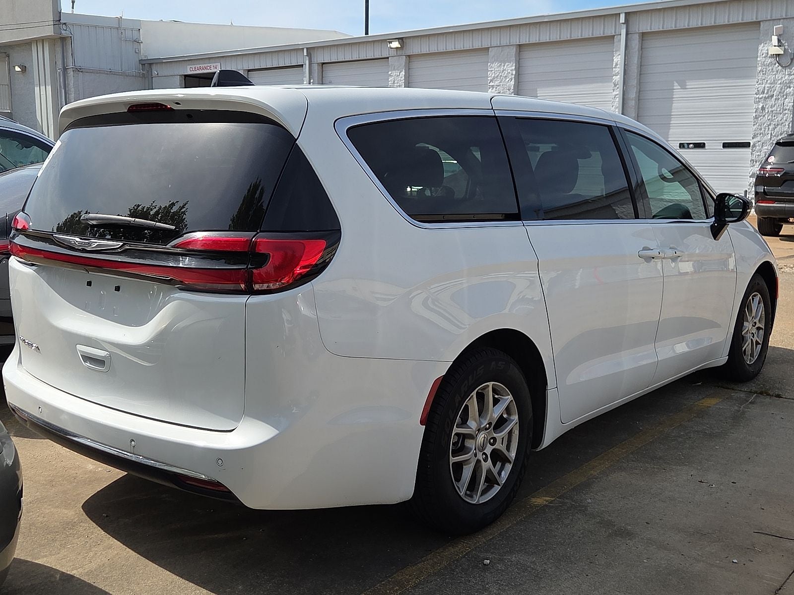 2025 Chrysler Pacifica Select