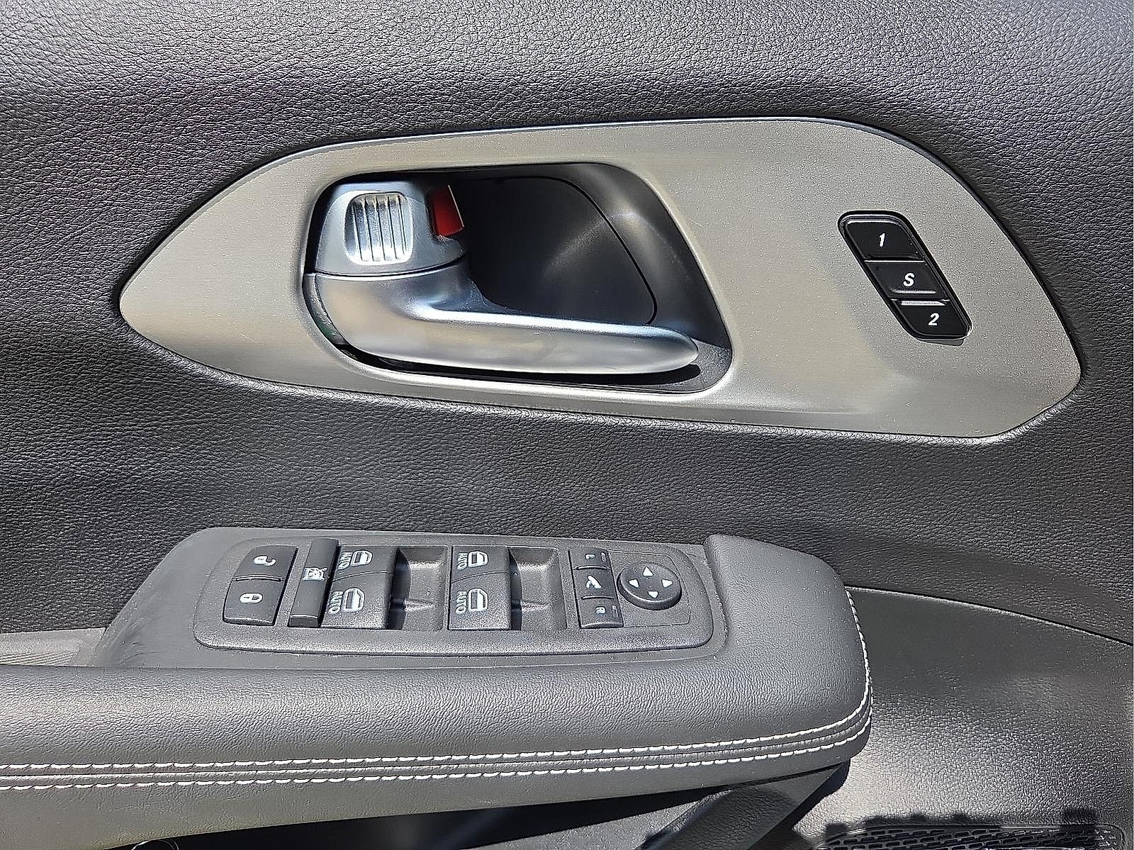 2024 Chrysler Pacifica Hybrid PACIFICA PLUG-IN HYBRID PREMIUM S APPEARANCE