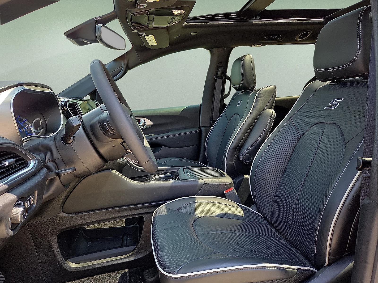 2024 Chrysler Pacifica Hybrid PACIFICA PLUG-IN HYBRID PREMIUM S APPEARANCE