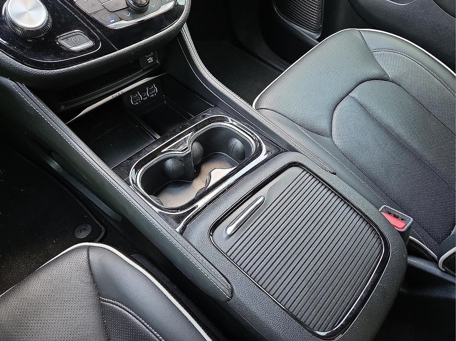 2024 Chrysler Pacifica Hybrid PACIFICA PLUG-IN HYBRID PREMIUM S APPEARANCE