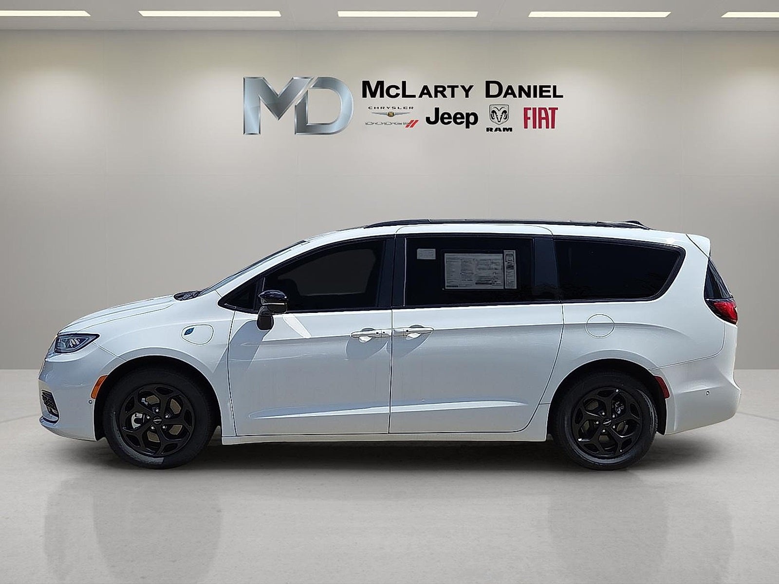 2024 Chrysler Pacifica Hybrid PACIFICA PLUG-IN HYBRID PREMIUM S APPEARANCE