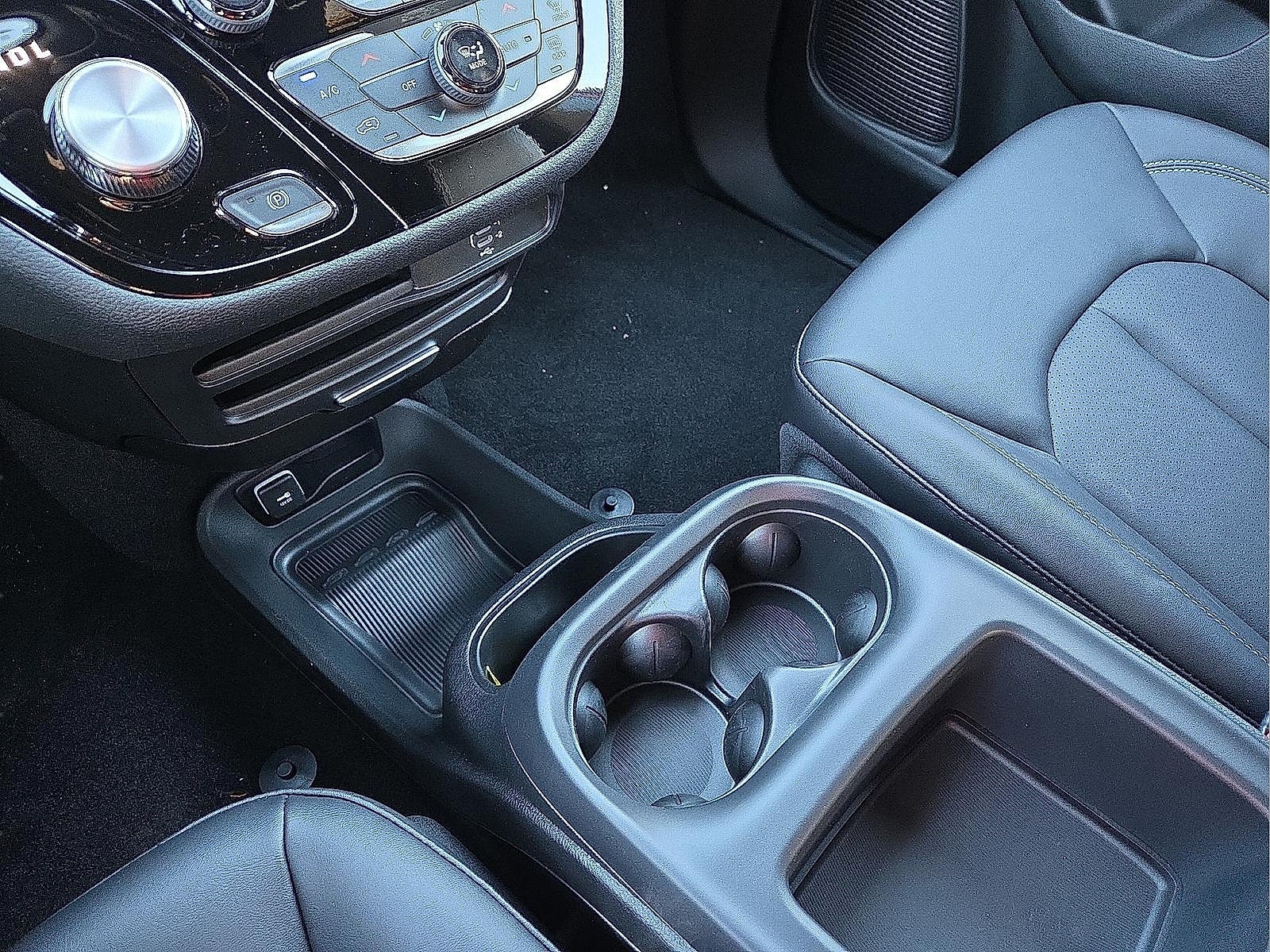 2026 Chrysler Pacifica PACIFICA SELECT AWD