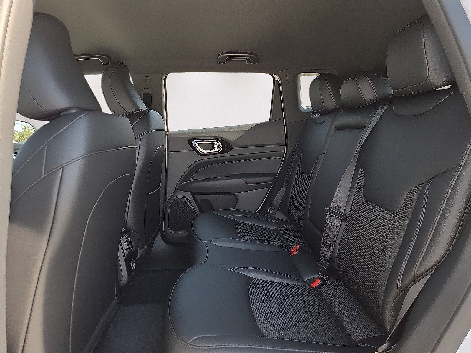 2027 Jeep Compass COMPASS LATITUDE ALTITUDE 4X4