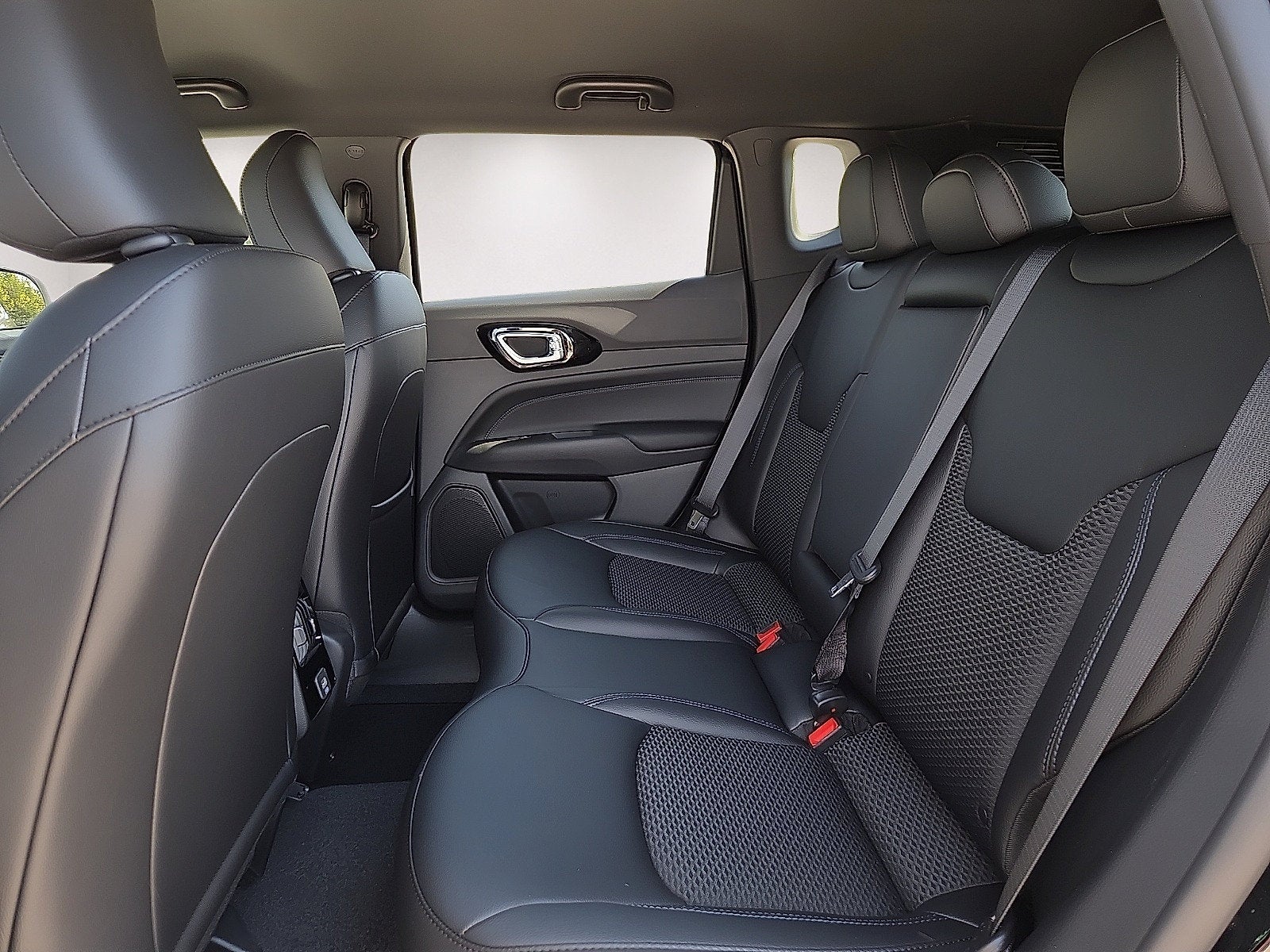 2027 Jeep Compass COMPASS LATITUDE ALTITUDE 4X4