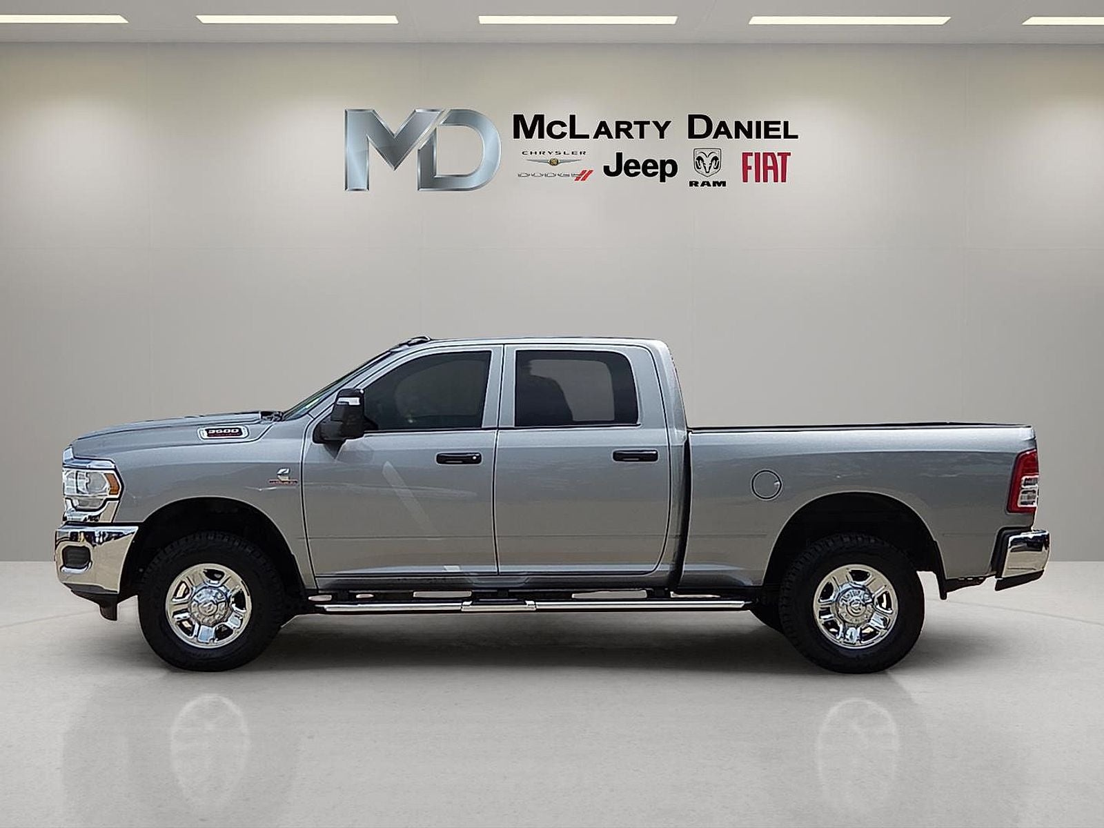 2024 RAM 3500 Tradesman Crew Cab 4x4 6'4' Box