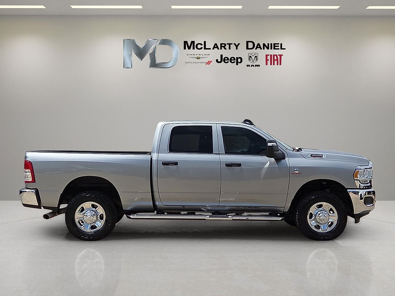 2024 RAM 3500 Tradesman Crew Cab 4x4 6'4' Box