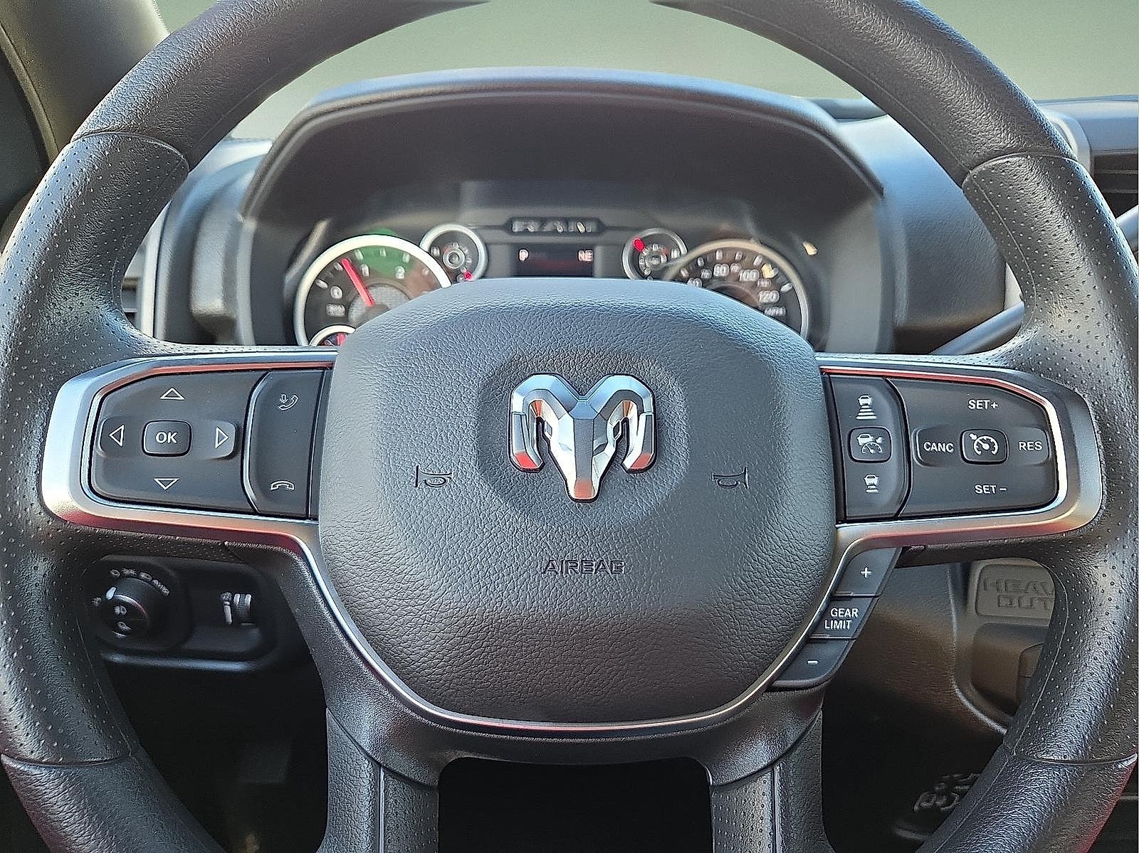 2026 RAM Ram 2500 RAM 2500 BLACK EXPRESS CREW CAB 4X4 6'4' BOX