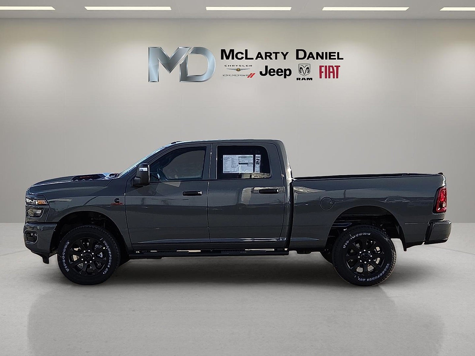 2026 RAM Ram 2500 RAM 2500 BLACK EXPRESS CREW CAB 4X4 6'4' BOX