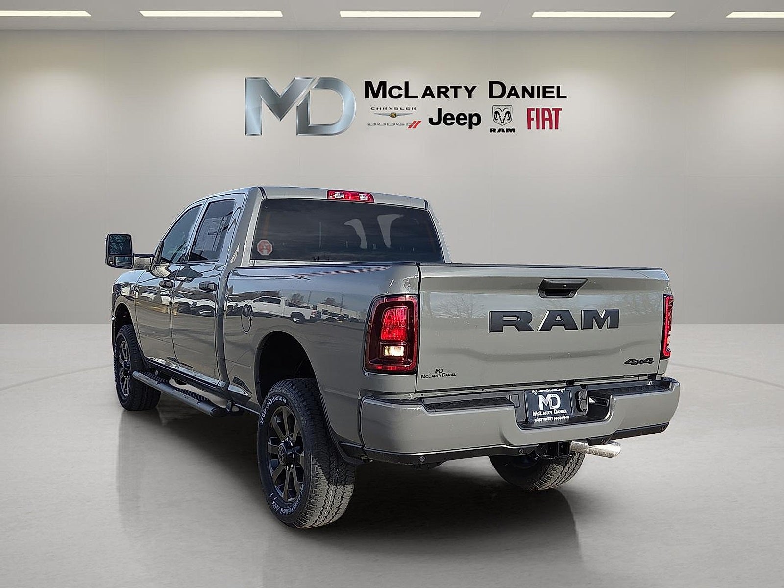 2026 RAM Ram 2500 RAM 2500 BLACK EXPRESS CREW CAB 4X4 6'4' BOX