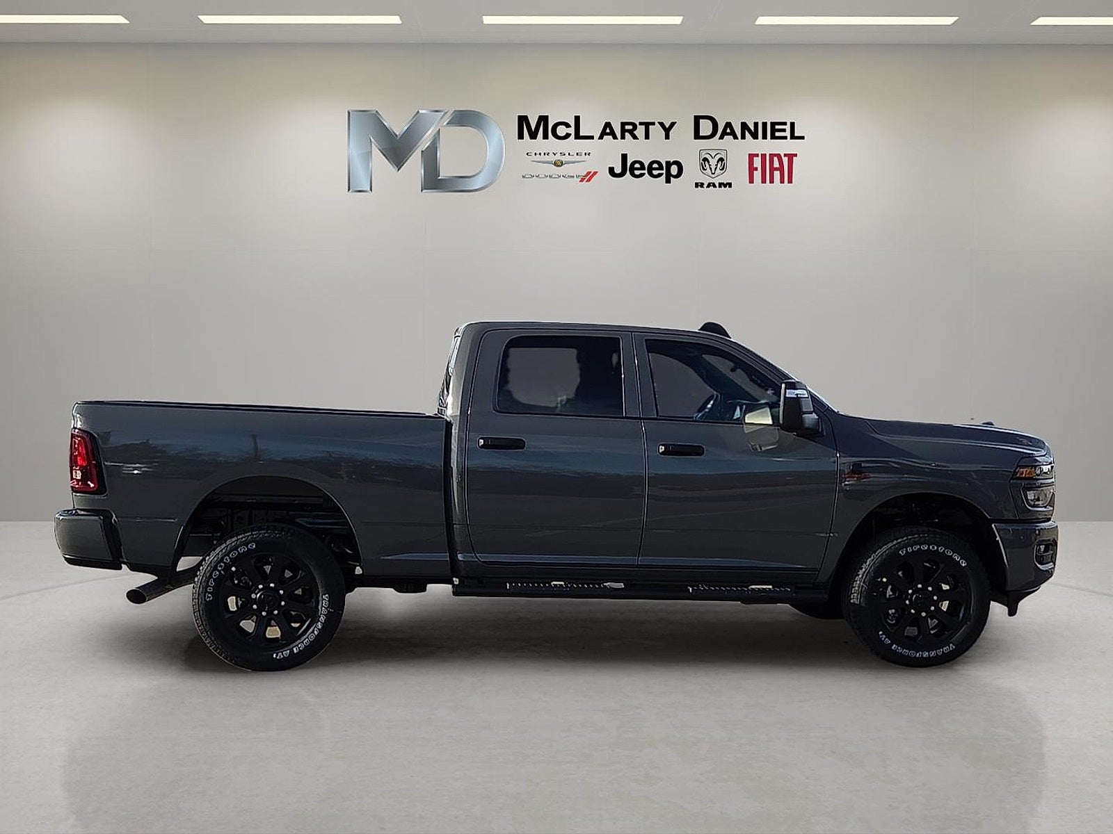 2026 RAM Ram 2500 RAM 2500 BLACK EXPRESS CREW CAB 4X4 6'4' BOX