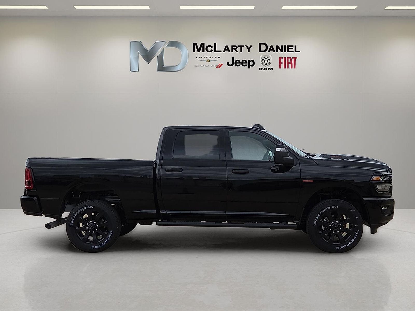 2026 RAM Ram 2500 RAM 2500 BLACK EXPRESS CREW CAB 4X4 6'4' BOX