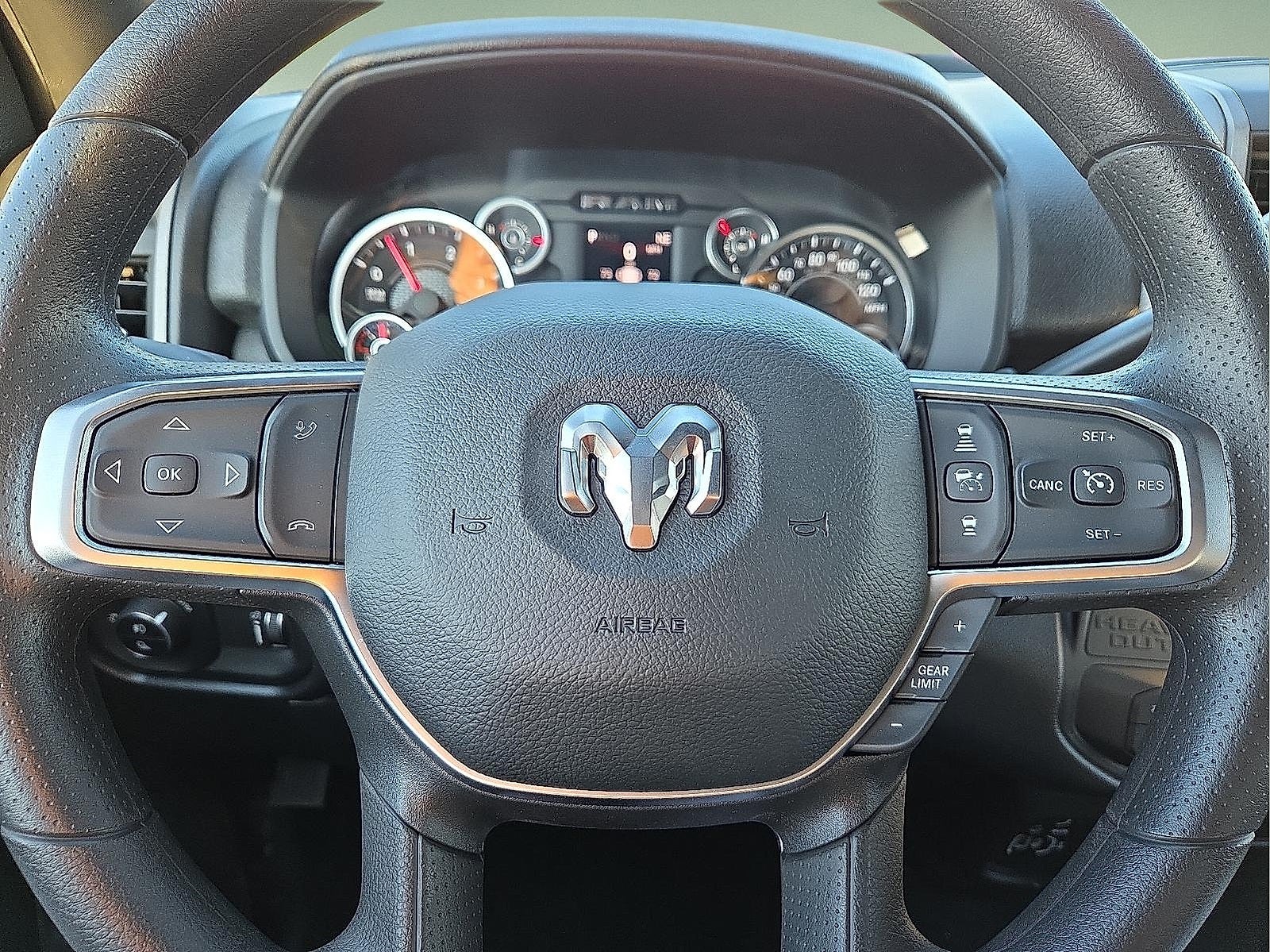 2026 RAM Ram 2500 RAM 2500 BLACK EXPRESS CREW CAB 4X4 6'4' BOX