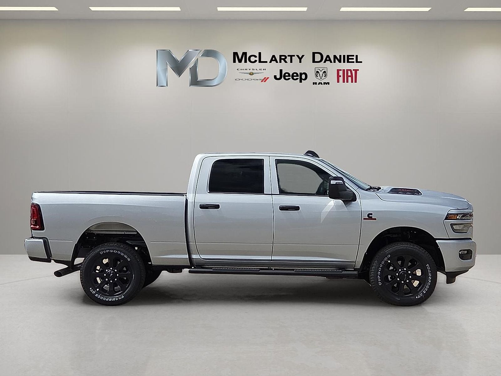 2026 RAM Ram 2500 RAM 2500 BLACK EXPRESS CREW CAB 4X4 6'4' BOX