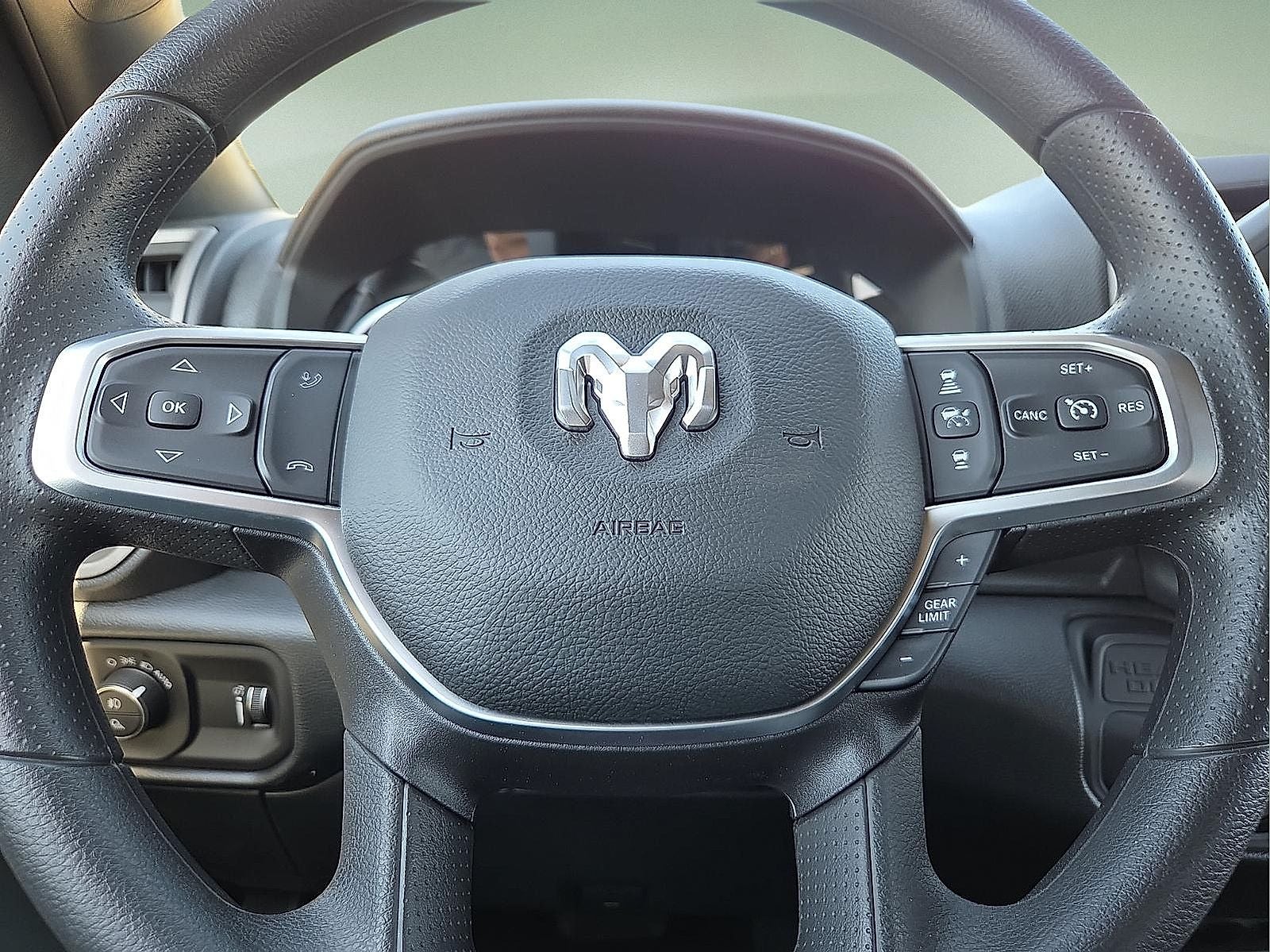 2026 RAM Ram 2500 RAM 2500 BLACK EXPRESS CREW CAB 4X4 6'4' BOX