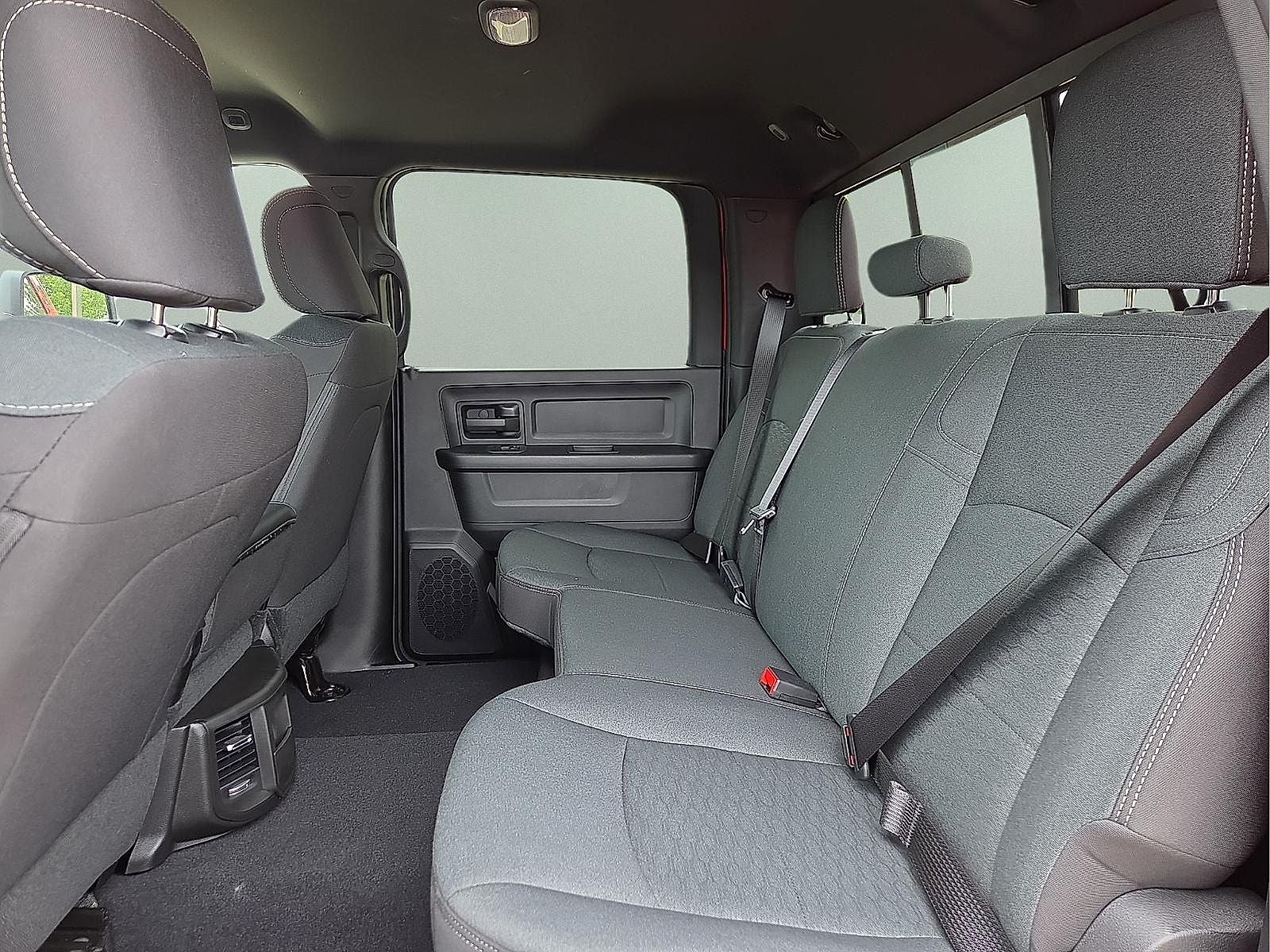 2026 RAM Ram 2500 RAM 2500 BLACK EXPRESS CREW CAB 4X4 6'4' BOX