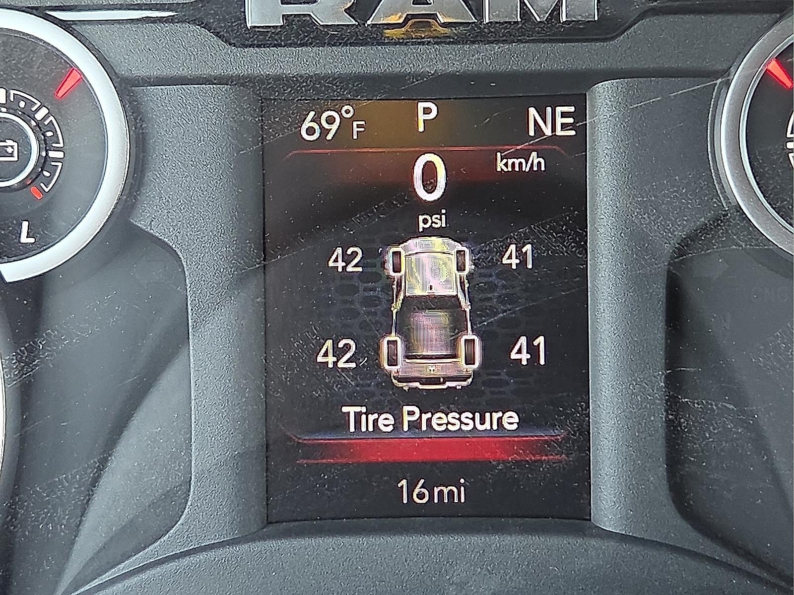 2025 RAM Ram 1500 RAM 1500 TRADESMAN CREW CAB 4X4 5'7' BOX