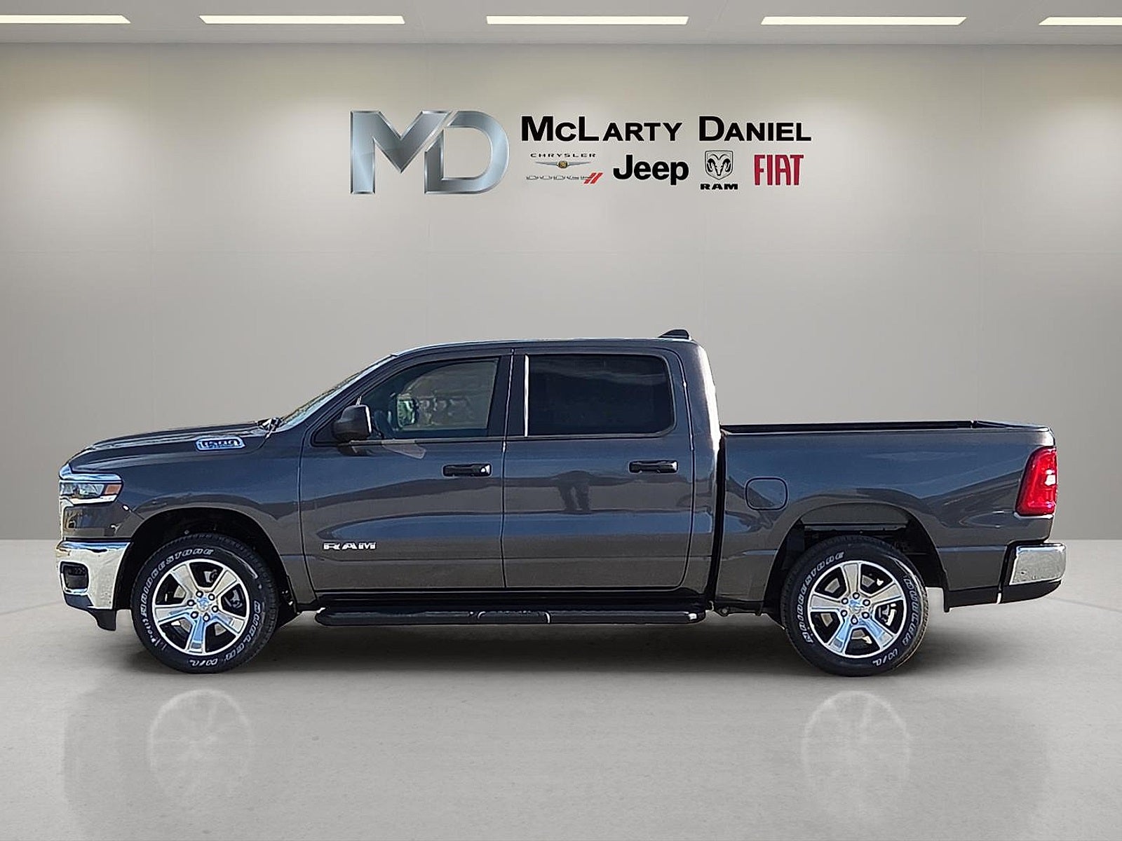 2025 RAM Ram 1500 RAM 1500 TRADESMAN CREW CAB 4X4 5'7' BOX