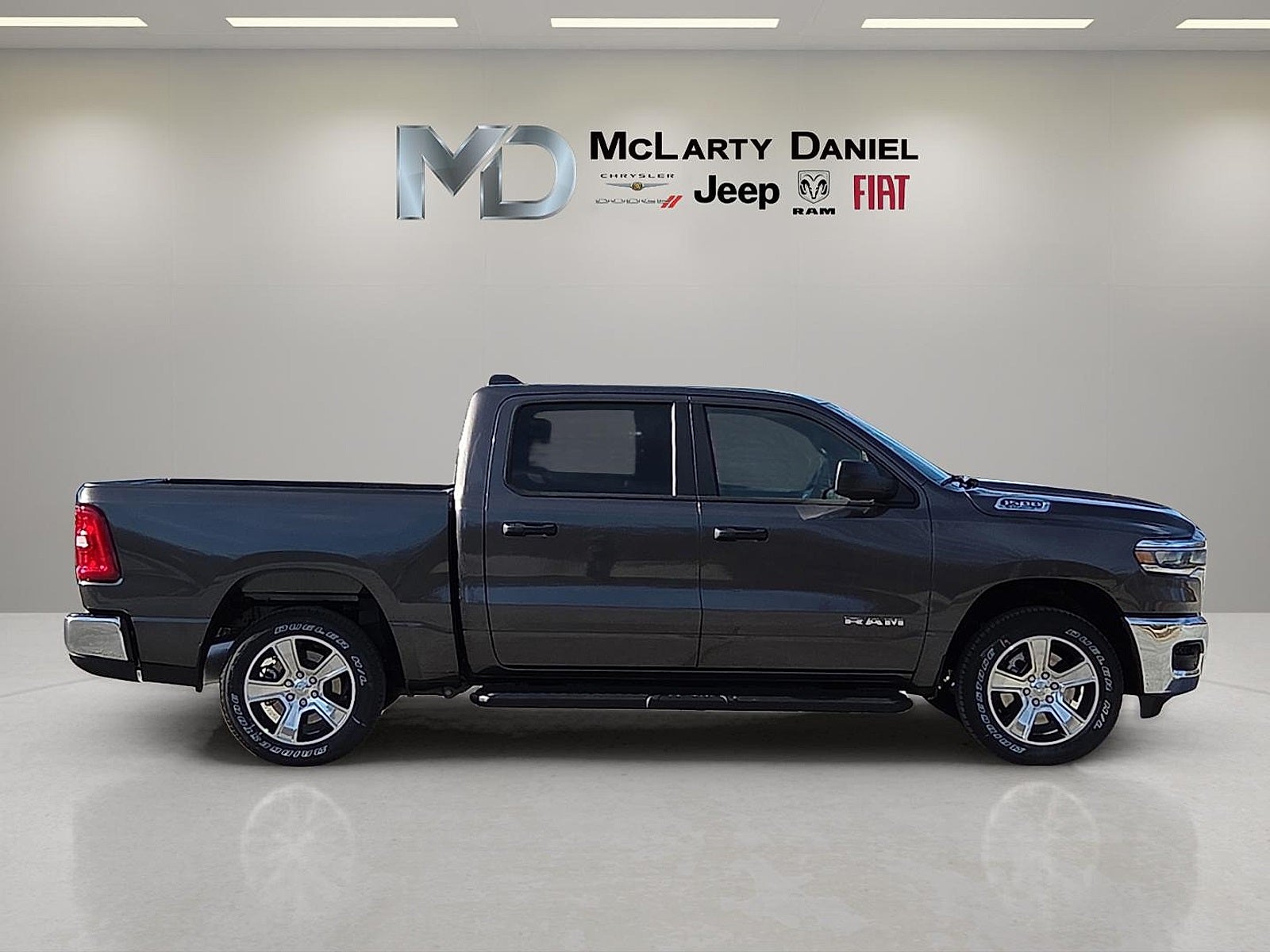 2025 RAM Ram 1500 RAM 1500 TRADESMAN CREW CAB 4X4 5'7' BOX