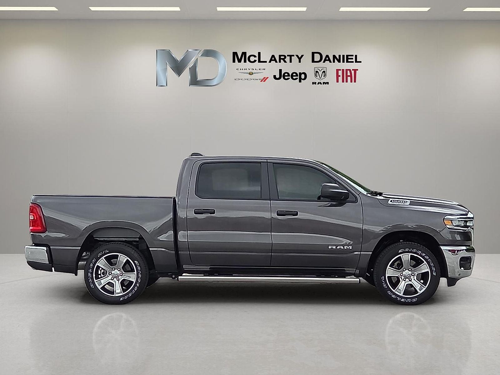 2026 RAM Ram 1500 RAM 1500 TRADESMAN CREW CAB 4X4 5'7' BOX