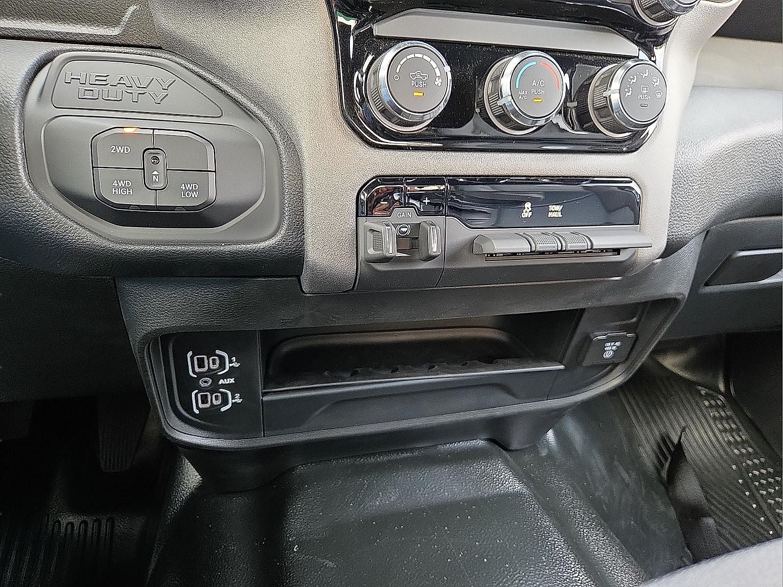 2026 RAM 2500 RAM 2500 TRADESMAN CREW CAB 4X4 6'4' BOX