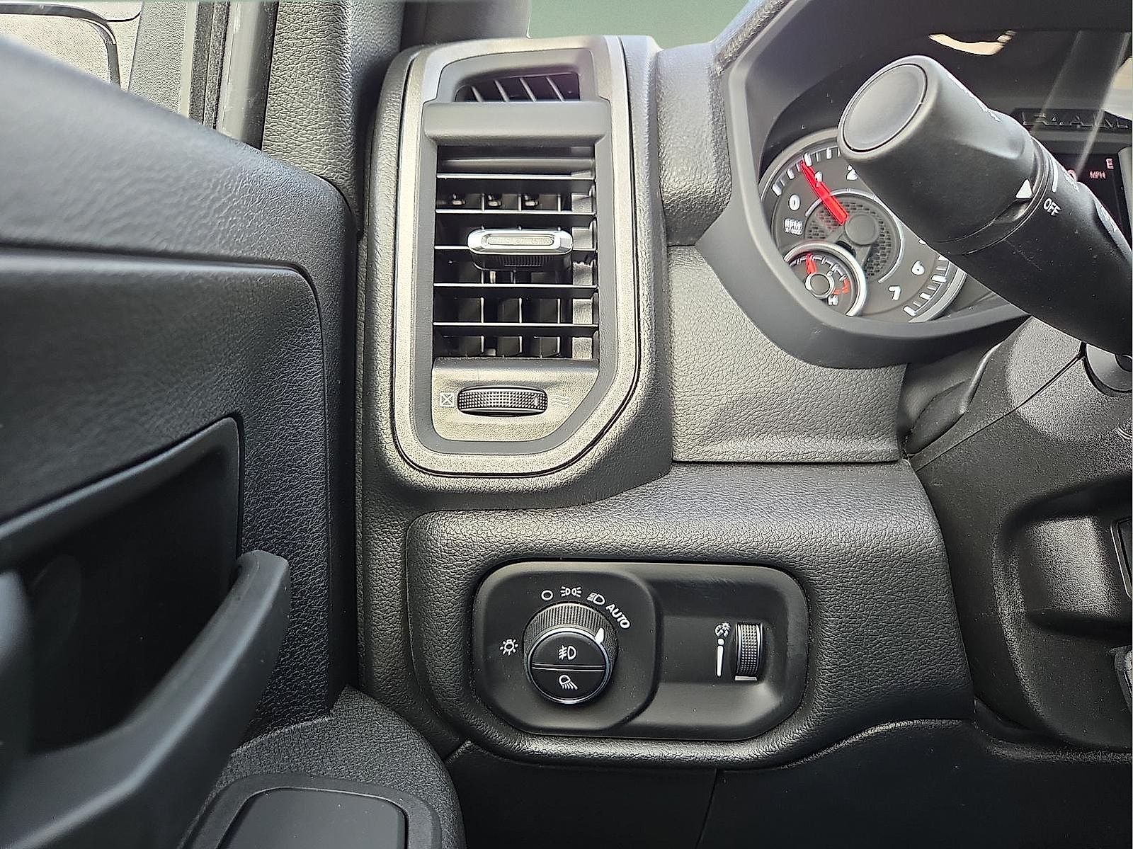 2026 RAM 2500 RAM 2500 TRADESMAN CREW CAB 4X4 6'4' BOX