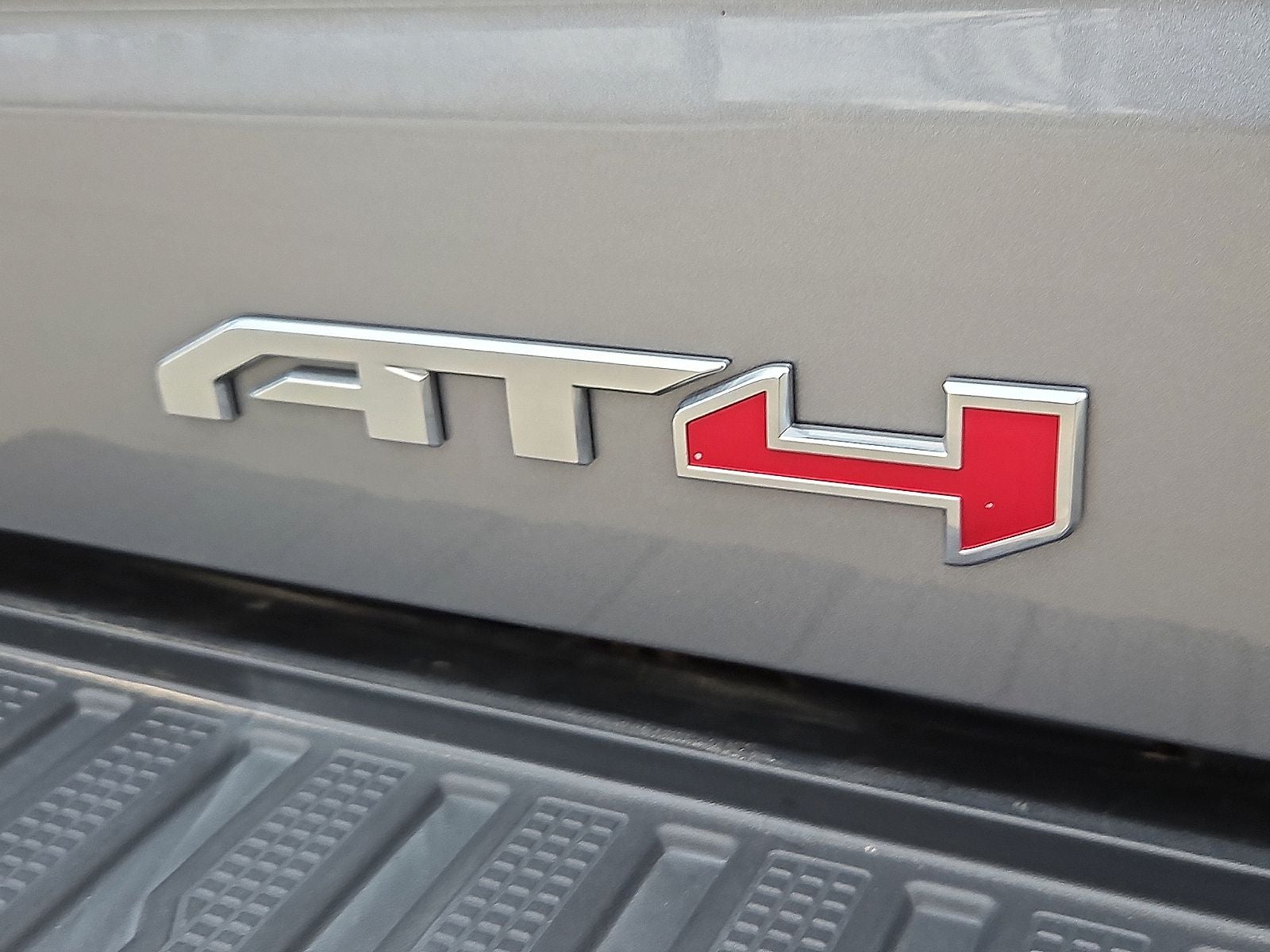 2022 GMC Sierra 1500 Limited 4WD Crew Cab Short Box AT4