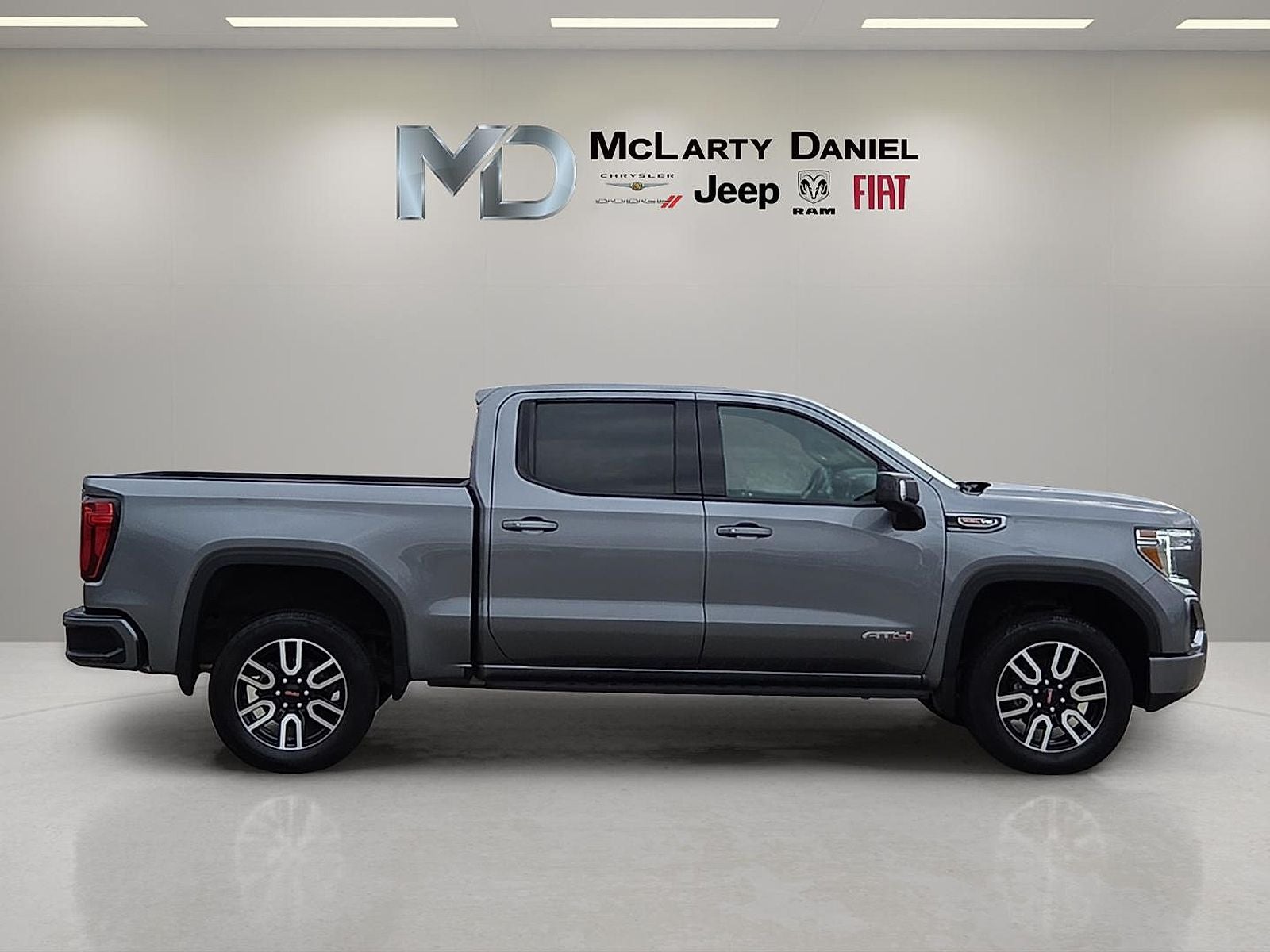 2022 GMC Sierra 1500 Limited 4WD Crew Cab Short Box AT4