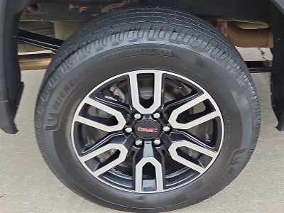 2022 GMC Sierra 1500 Limited 4WD Crew Cab Short Box AT4