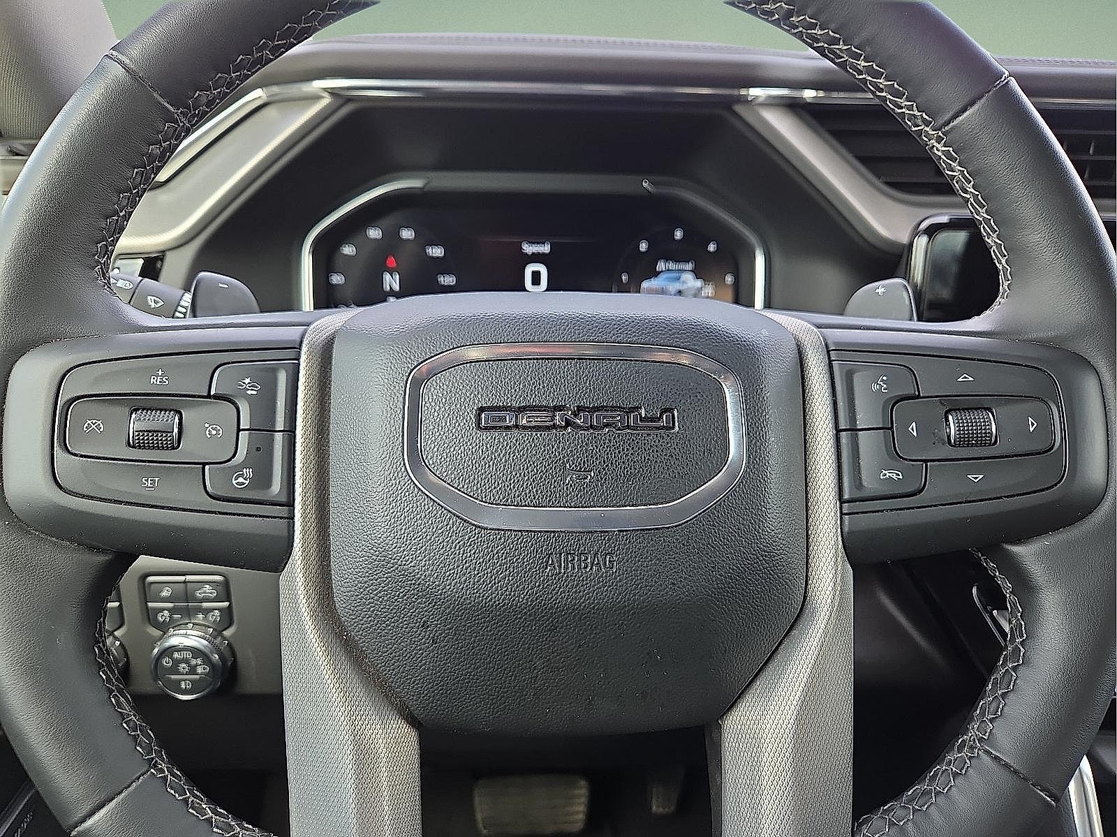 2025 GMC Sierra 1500 4WD Crew Cab Short Box Denali