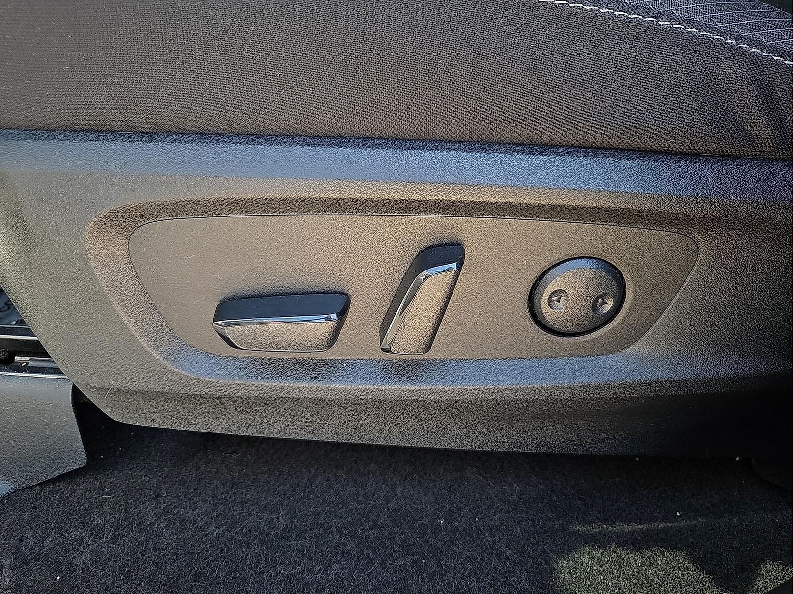 2024 Nissan Pathfinder SV FWD