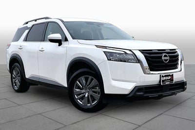 2025 Nissan Pathfinder SV