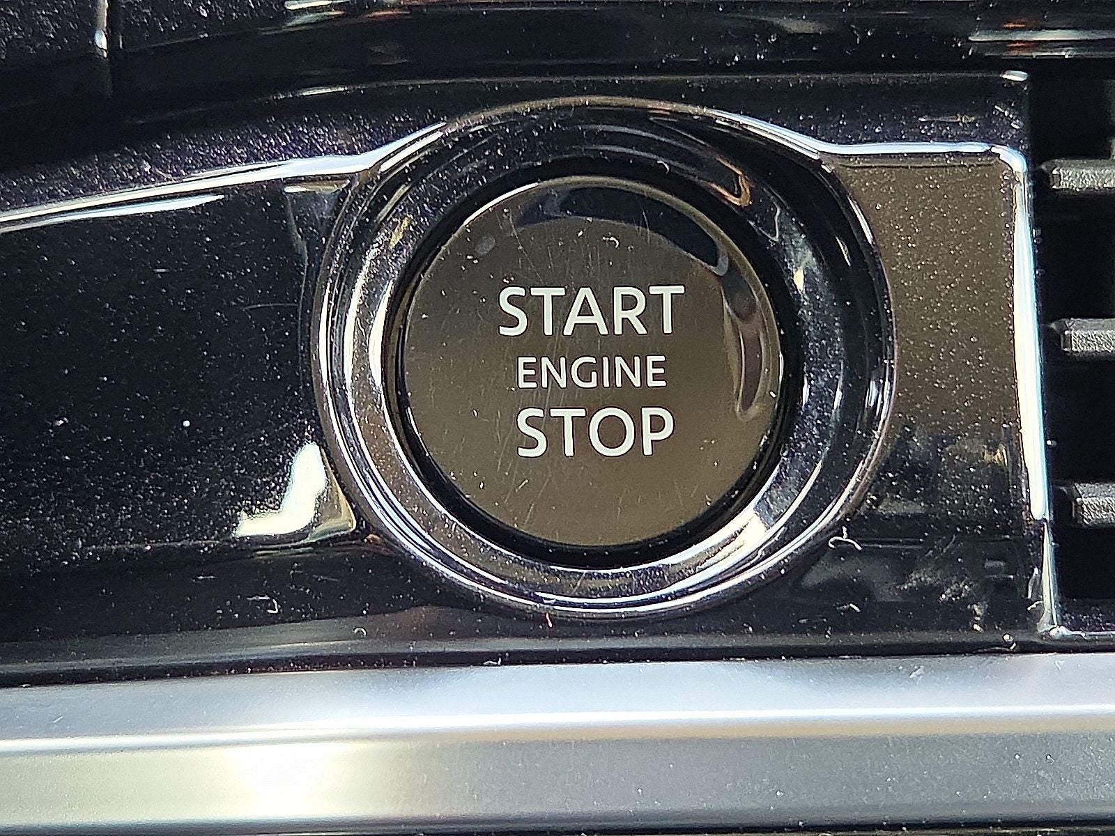 2025 Nissan Pathfinder SV FWD
